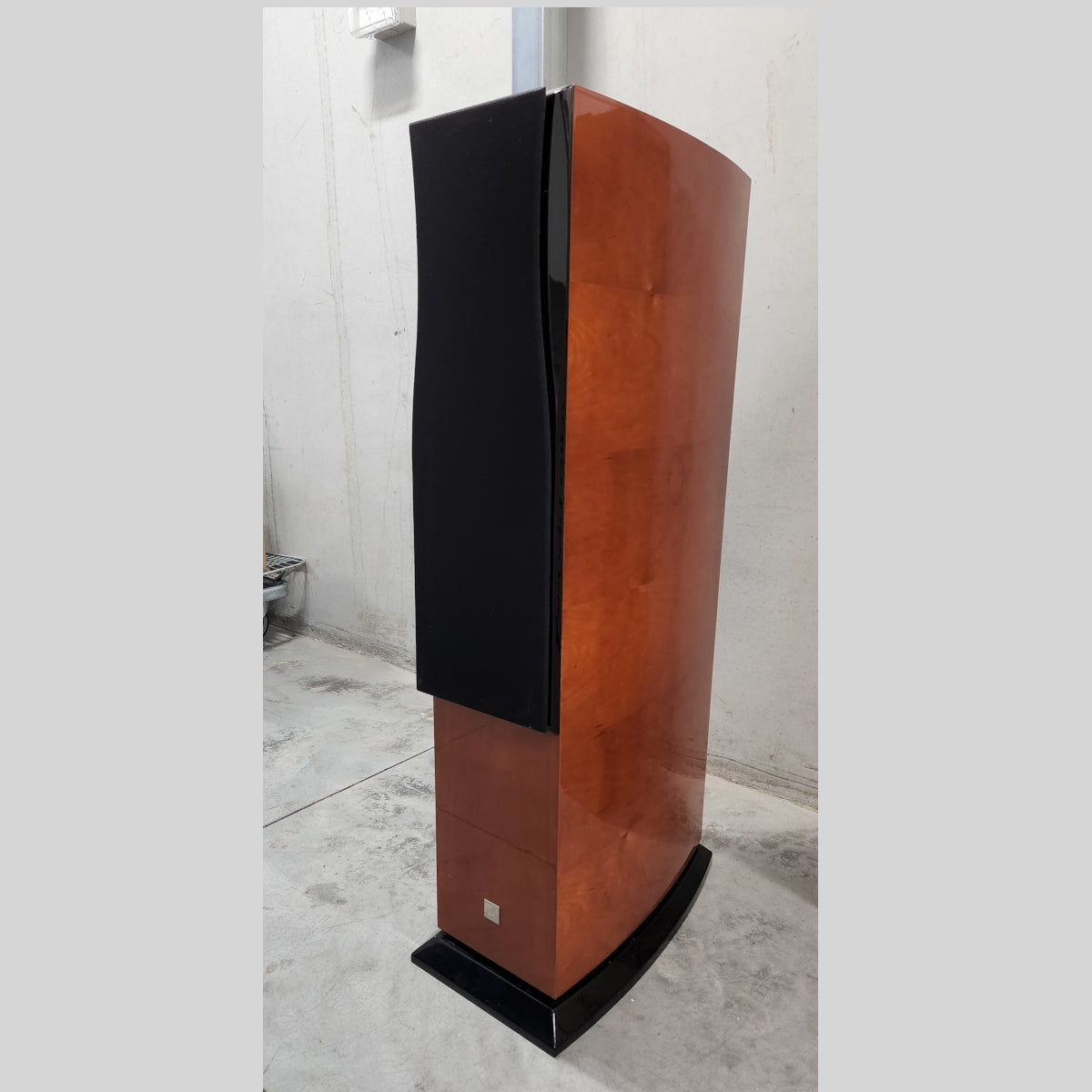 DALI Helicon 400 Mk.2 Floor Standing Loudspeaker (Pre-Owned)