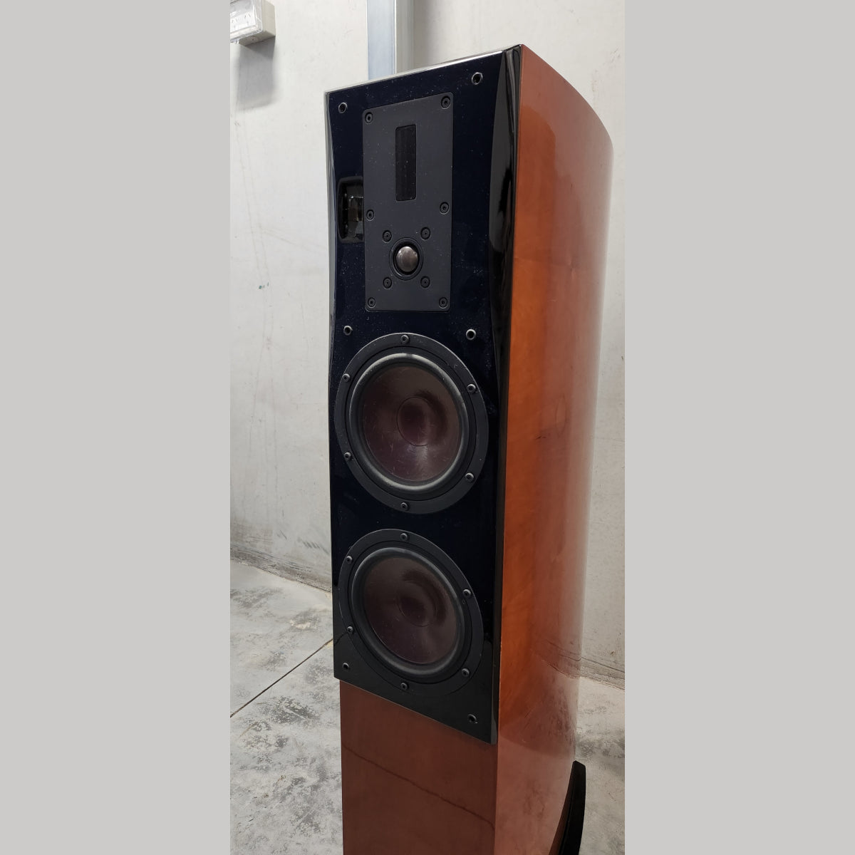 DALI Helicon 400 Mk.2 Floor Standing Loudspeaker (Pre-Owned)