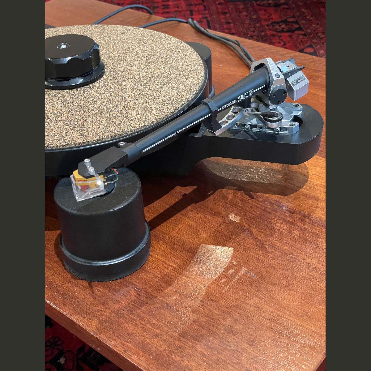 Avid Diva II SP turntable with SME tonearm (Pre-Owned)