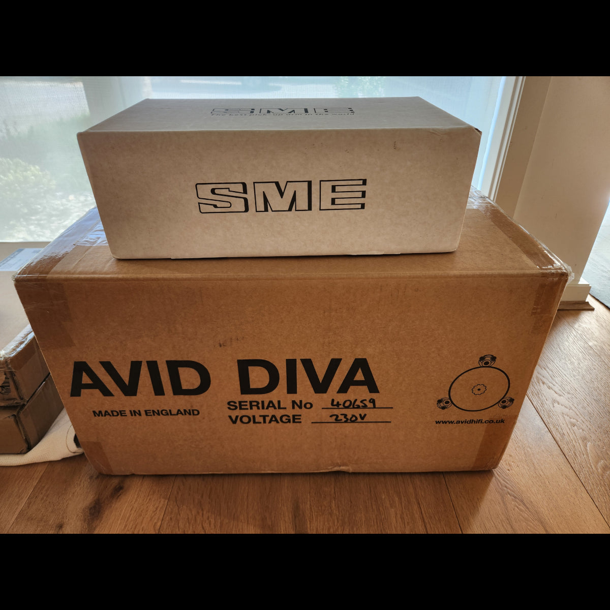 Avid Diva II SP turntable with SME tonearm (Pre-Owned)