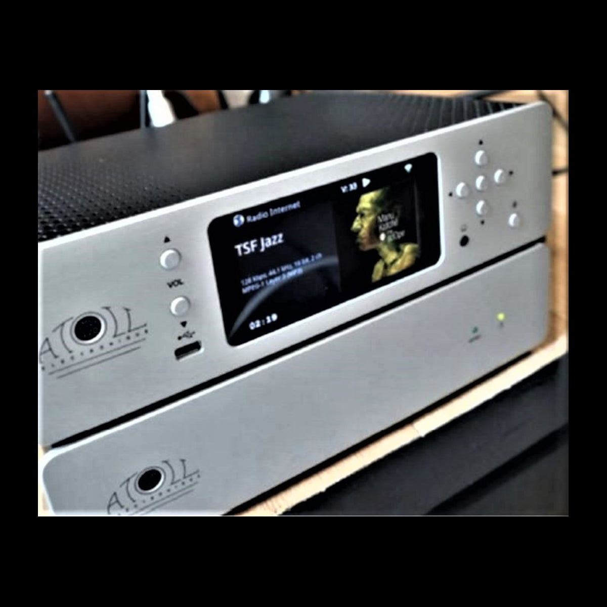 Compact all-in-one Hi-Fi system Atoll Streamer & Amplifier & Dynavoice Definition Bookshelf Speakers